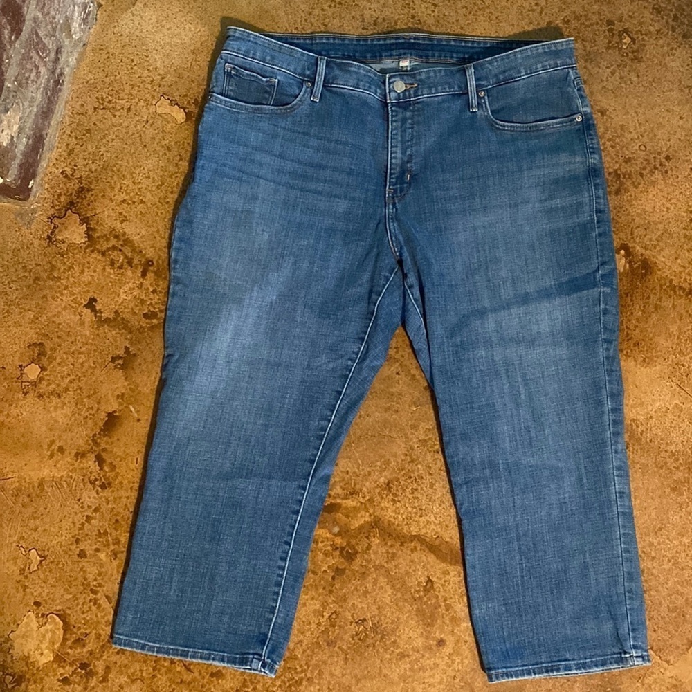 LEVI’S high rise straight medium wash denim cropped jeans